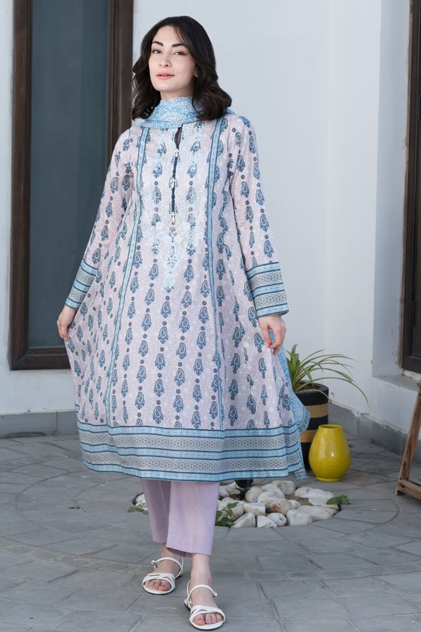 Blue Embroidered 3-piece Suit at an unbeatable price of PKR 2,690.